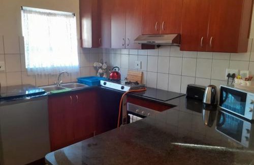 Kareeberg Haus | Cosy Guesthouse near Muizenberg Beach