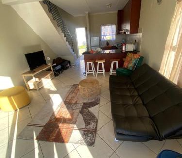 Kareeberg Haus | Cosy Guesthouse near Muizenberg Beach