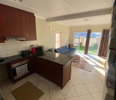 Kareeberg Haus | Cosy Guesthouse near Muizenberg Beach