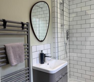 Ashbourne Haus | Cosy Heather Cottage