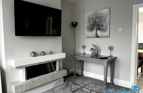 Bloxwich Haus | Cosy Home near to HS2, Airport, Solihull, NEC, M42