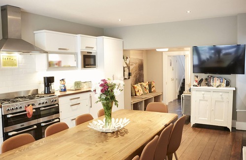 Broadstone Haus | Cosy Home; Schlafen 10. Stadt 15 Minuten zu Fuß / Straßenbahn 2 Minuten zu Fuß