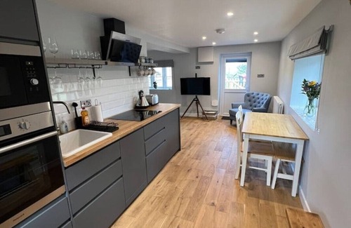 Bourton Haus | Cosy lodge, Stow-on-the Wold.