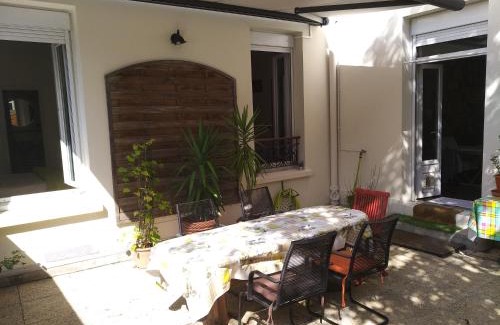 Neuilly-sur-Seine Wohnung | cosy rare 2 bedroom apartment around a private garden