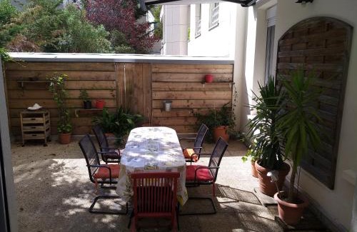 Neuilly-sur-Seine Wohnung | cosy rare 2 bedroom apartment around a private garden