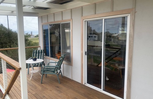 Goolwa Beach Haus | Gemütlicher Retro-Weekender mit weitreichender Aussicht