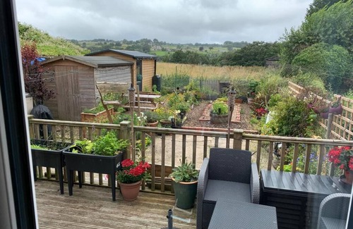 Farnley Tyas Haus | Cosy, spacious and comfortable family home in Huddersfield.