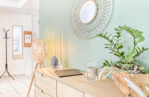 Saint-Cyr-l'Ecole Wohnung | Cosy T2 à 100m de la Gare, parking gratuit, WiFi Fibre pour 4 personnes