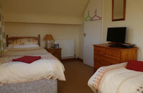Battle Bed & Breakfast | Cosy Twin Room in Brecon