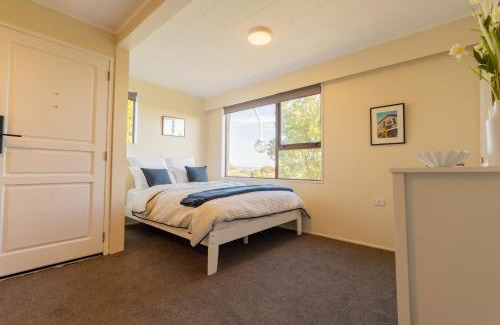 Whanganui Haus | Cosy Unit With Incredible Views & SKY TV