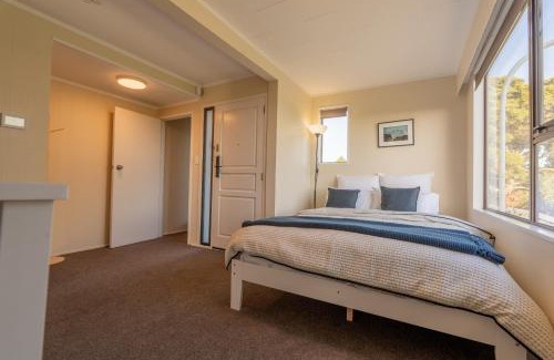 Whanganui Haus | Cosy Unit With Incredible Views & SKY TV