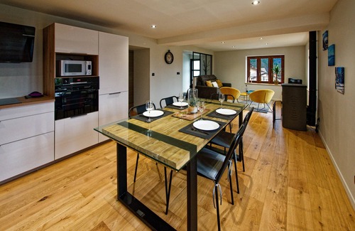 Cuttura Wohnung | Cosy*Wifi/Netflix*Modern - at Ô JurassiK