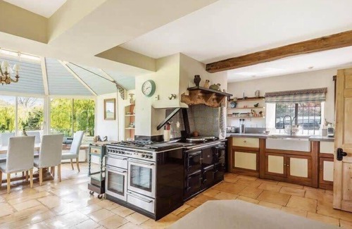 Brimpsfield Haus | COTSWOLD ESCAPE WITH SWIMMING POOL ❤ CHELTENHAM