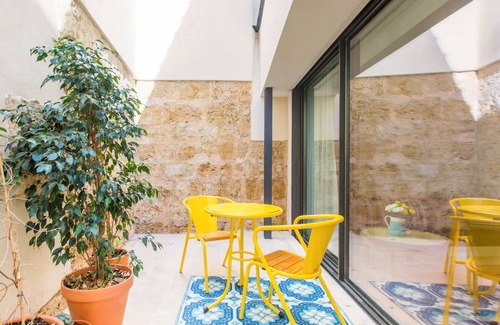Alfama Wohnung | Wunderschön restauriertes Ferienhaus auf der Terrasse im historischen Zentrum Apt D.