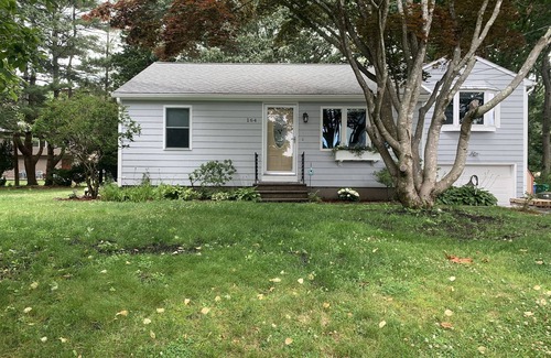 Narragansett Pier Hütte | Cottage across from the river