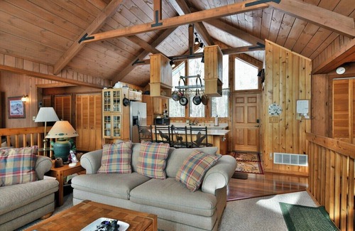 Cable Kabine | Cottage at Missing Acre 3 Bedroom Home on Lake Namakagon