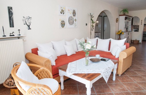 Balatonbereny Haus | Ferienhaus, hier untere von zwei getrennten Etagenwohnungen,Pool,Sauna,Klima