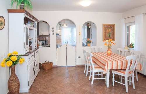 Balatonbereny Haus | Ferienhaus, hier untere von zwei getrennten Etagenwohnungen,Pool,Sauna,Klima