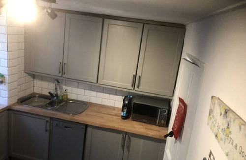 Machynlleth Hütte | Cottage in beautiful Welsh valley setting, 3 bedroom, outside space