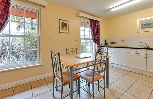 Eaton Mascott Hütte | Hütte in Netley Hall mit Wanderwegen