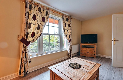 Eaton Mascott Hütte | Hütte in Netley Hall mit Wanderwegen