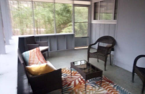 Jones Mills Hütte | Cottage in the woods. In a safe gated community near Lake Catherine.