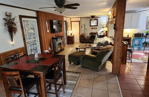 Millington Hütte | Cottage in the Woods, Safe area, on 6 acres, Free Parking.