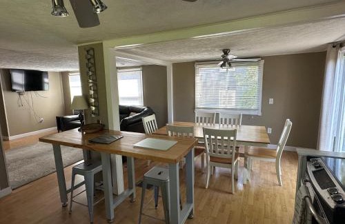 Huron Haus | Cottage Near Cedar Point & Beach