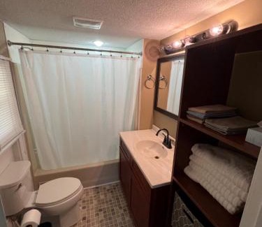 Huron Haus | Cottage Near Cedar Point & Beach