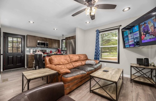 Sherrills Ford Haus | Cottage next to Mt Creek Park