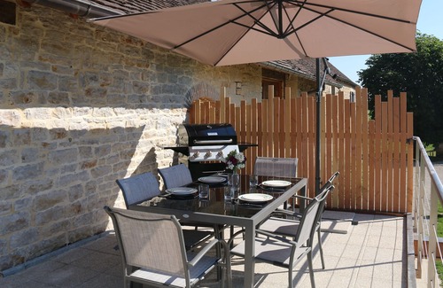 Courlaoux Hütte | Cottage of the waterfall at the Domaine du Moulin de Jeanne