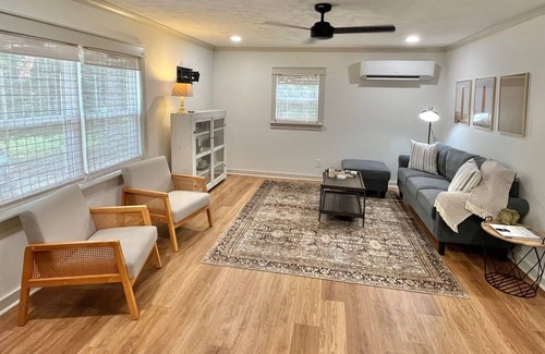 Columbus Hütte | Cottage on 3 acres, just minutes from Golden Triangle Industrial park