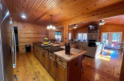 Buchanan Haus | Cottage on Cypress Bay near Paris Landing State Park