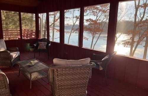 Buchanan Haus | Cottage on Cypress Bay near Paris Landing State Park
