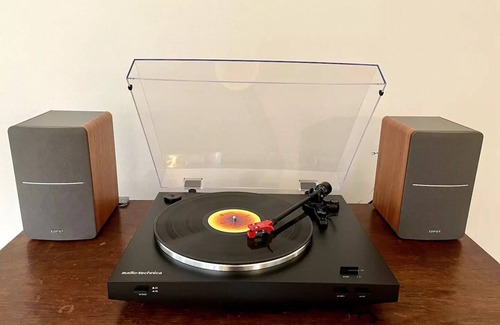 Southold Hütte | Cottage on private road and 5-min walk to beach