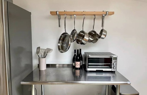 Southold Hütte | Cottage on private road and 5-min walk to beach