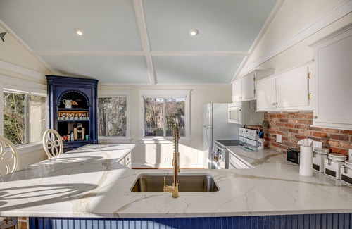 Rock Point Hütte | Cottage w/ Potomac River Views in Newburg!