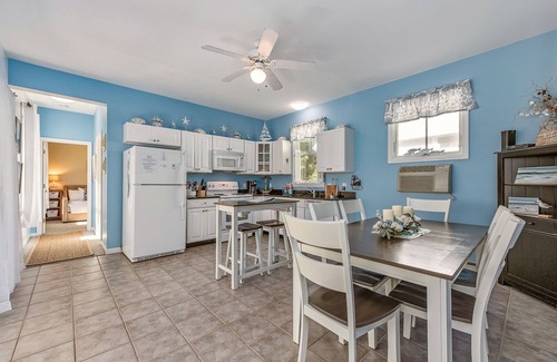 Summer Village Hütte | Cottages at Summer Village, fully furnished cottage, Wi-fi, heated pools, hot tub