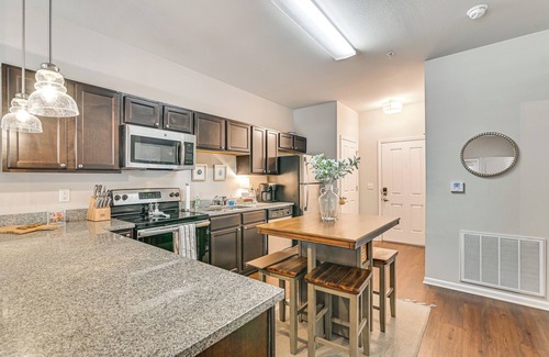 Starkville Eigentumswohnung | Cotton District Condo: Walkable Spot for Game Day!