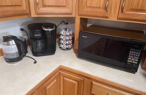 Mountain Grove Haus | Country Charm! Billiards and Ping Pong Table & Sunroom, Spacious & Sleeps 14!