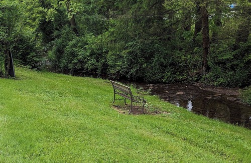 Coshocton Hütte | Country Cottage on 3 acres just 1 mile from Roscoe Village and Coshocton.