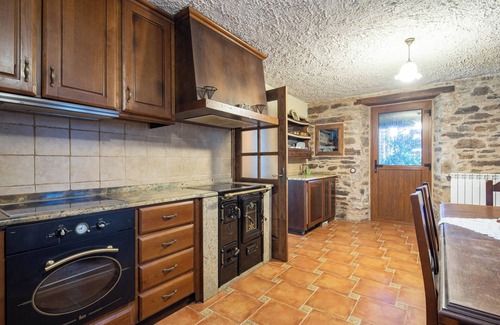 Santiago de Compostela Haus | Landhaus 'Os Vilares LI' mit Gemeinschaftspool, privater Terrasse und Wi-Fi