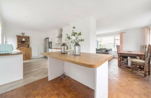 Blandford Forum Haus | Country Escape - Iwerne Minster Dorset whole bungalow Clayesmore Larmer Tree