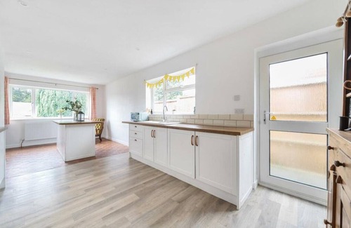 Blandford Forum Haus | Country Escape - Iwerne Minster Dorset whole bungalow Clayesmore Larmer Tree