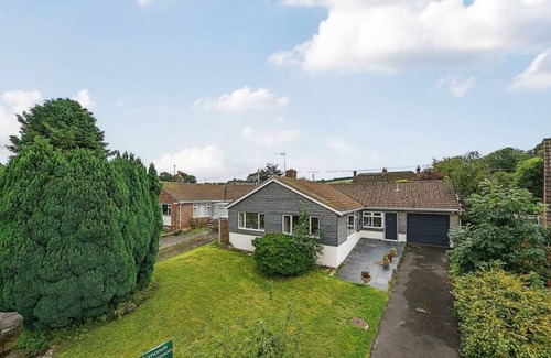 Blandford Forum Haus | Country Escape - Iwerne Minster Dorset whole bungalow Clayesmore Larmer Tree