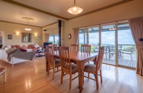 Mount Best Haus | Country Escape with Stunning Views