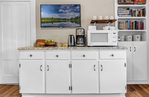 East Hampton Haus | Country getaway in 2 family home, huge yard & grounds, minutes from lakes & more