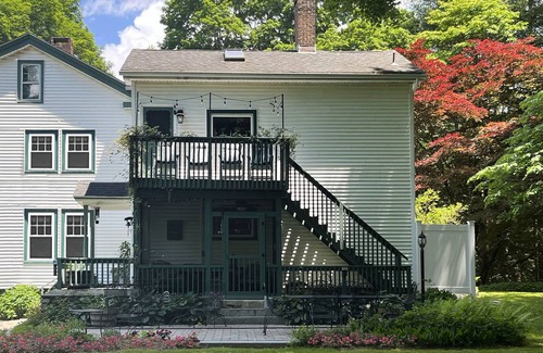 East Hampton Haus | Country getaway in 2 family home, huge yard & grounds, minutes from lakes & more