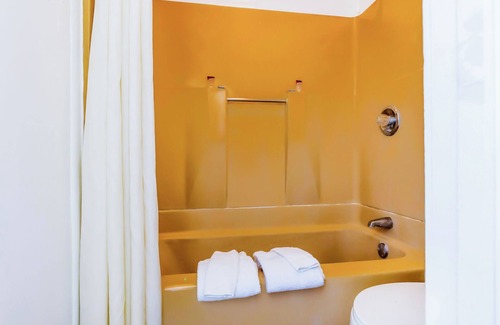 Sturgis Hotel | Country Hearth Inn & Suites By OYO Sturgis