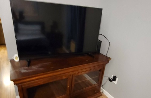 Carriere Haus | Country Home with Jacuzzi Tub!